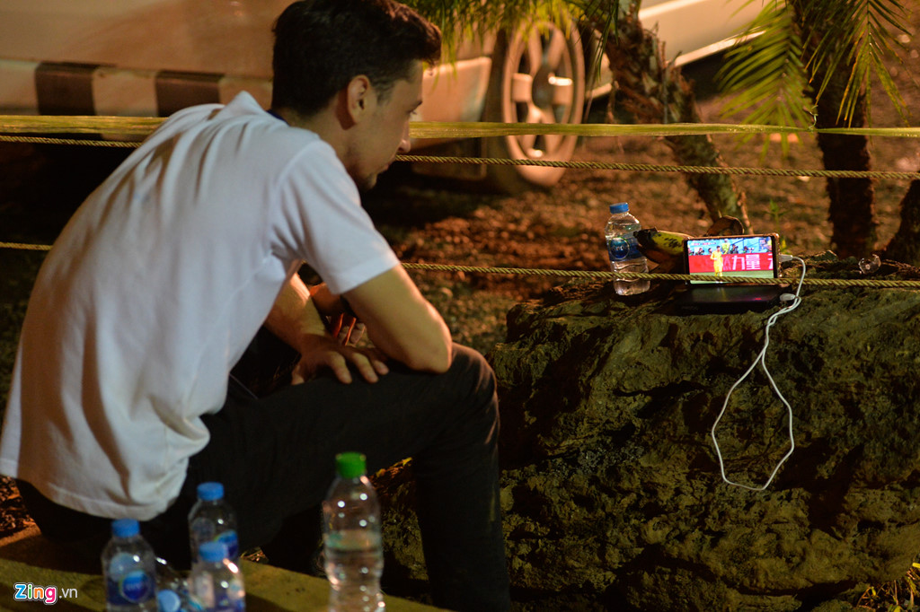 dem trang noi dai cong truong giai cuu doi bong thai