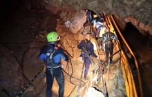 Dự kiến 21h đưa được thành viên đầu tiên của đội bóng Thái ra ngoài