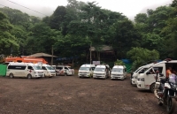 huan luyen vien doi bong thai lan duoc giai cuu cung 3 cau be