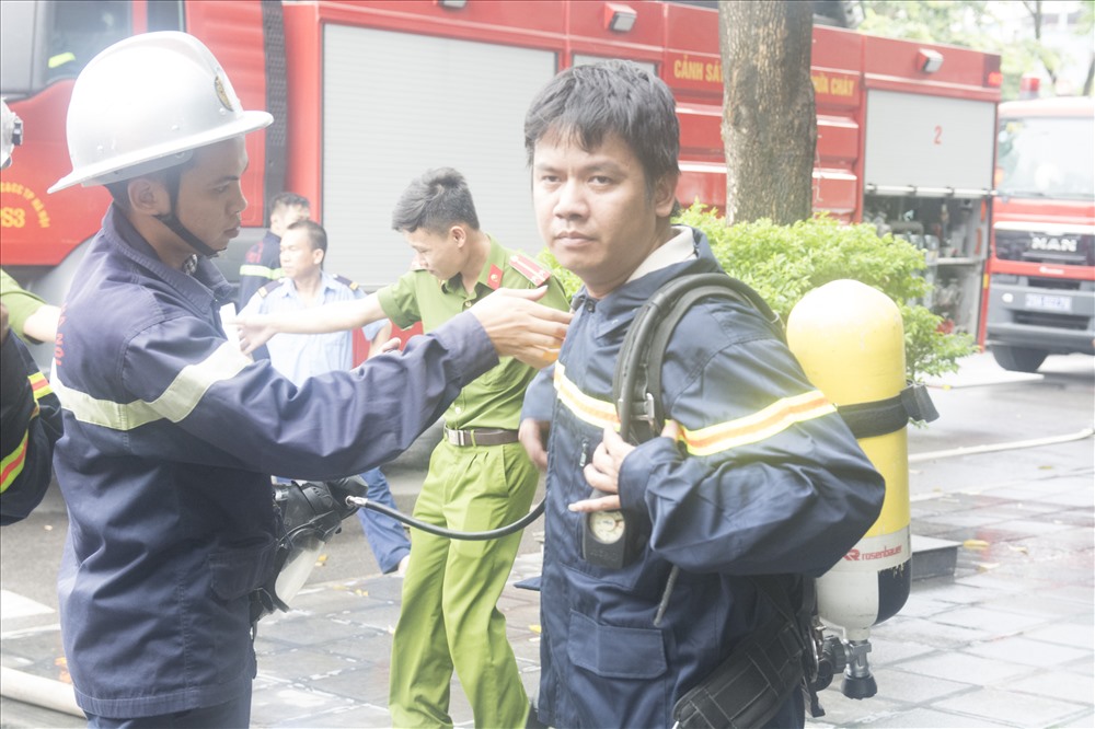 ha noi chay toa nha caoza nhieu nguoi hoang loan thao chay