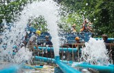Đằng sau nỗ lực bơm nước lũ khỏi hang động Tham Luang Nang Non