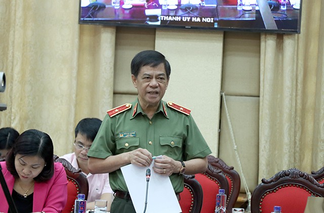 giam doc cong an ha noi dam chay lon biet co nguoi mac ket cung khong lam gi duoc