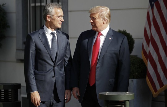 trump cam thay khong duoc chao don o london