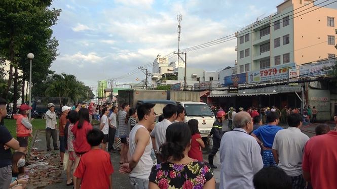 can canh hien truong vu chay kho vai o sai gon luc rang sang