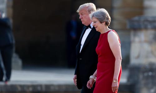 trump cam thay khong duoc chao don o london