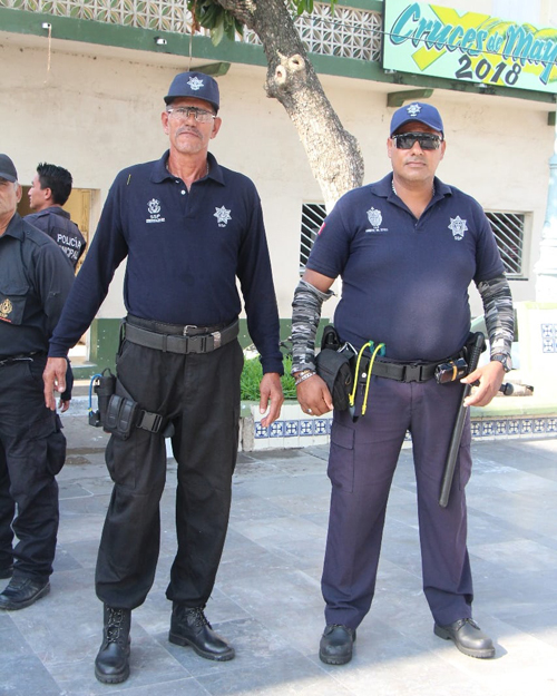 canh sat mexico bi tuoc vu khi chuyen sang sung cao su va da cuoi