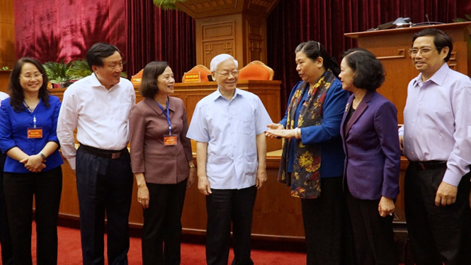 nhieu nguoi dung dau muon danh tap the de hop thuc hoa quyet dinh ca nhan