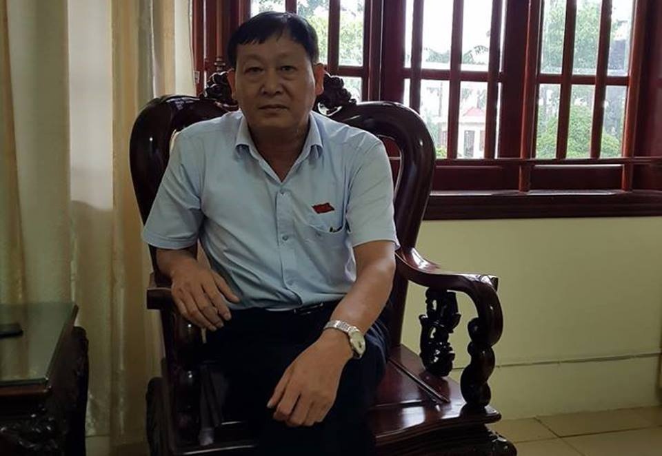 live bao so 3 do bo tau thuyen duoc keo len pho con nguoi dan tranh thu xuong bien tam