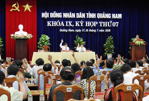 mien nhiem chuc danh uy vien ubnd tinh quang nam doi voi ong le phuoc hoai bao