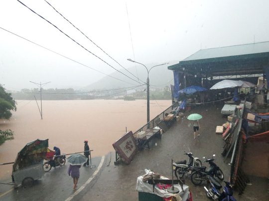 quang ninh nuoc lu tran ve co lap hoan toan ca mot huyen