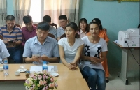 cuoc song cua hai be bi trao nham o ba vi sau hai thang ve voi bo me