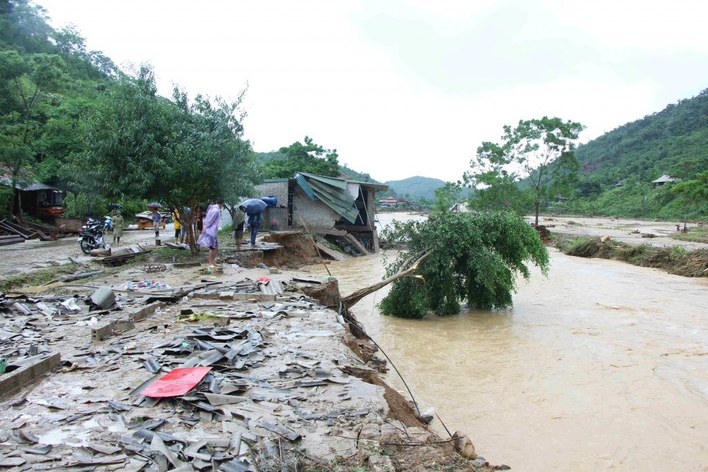 Cận cảnh tan hoang Mường Phú - Nghệ An sau mưa lũ do bão Sơn Tinh can canh tan hoang muong phu nghe an sau mua lu do bao son tinh