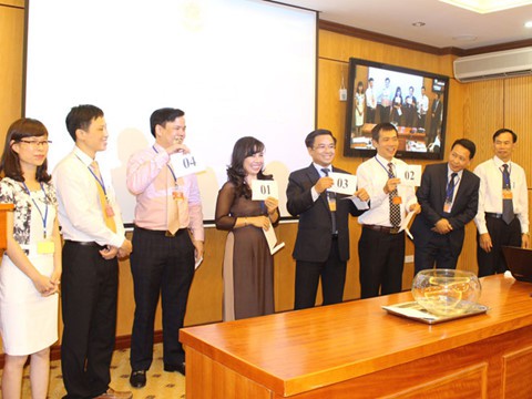 bo tu phap xin loi nguoi trung tuyen hut hieu truong dh luat ha noi