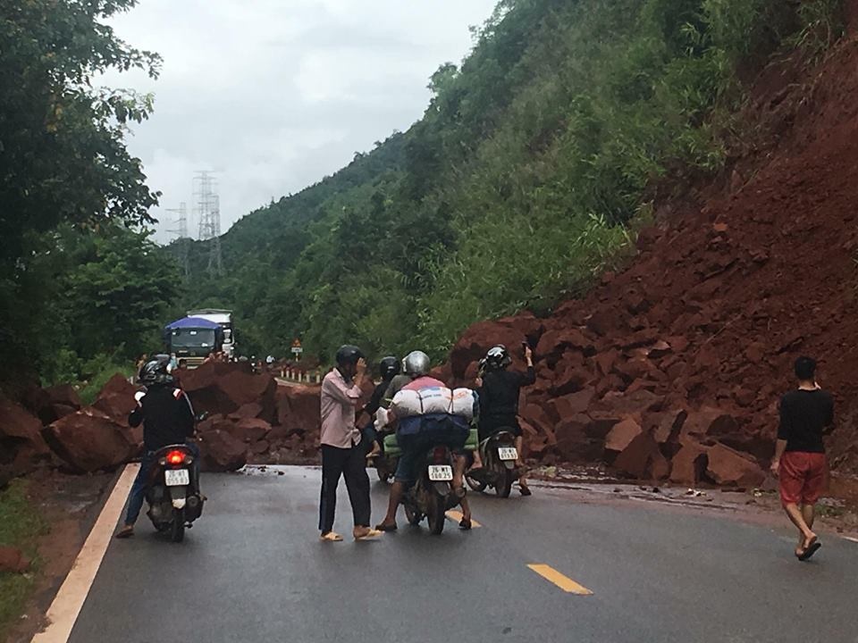 mua lon lam sat lo dat da khien quoc lo 6 ach tac keo dai