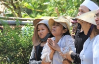 video xe bon cho xi mang de nat 2 oto khien 9 nguoi chet