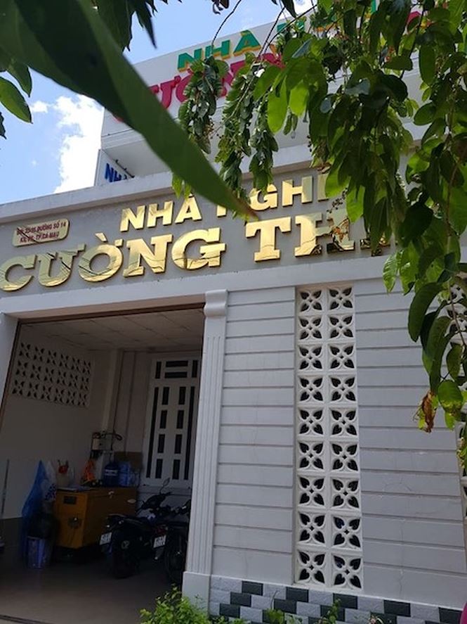 co giao mam non vao nha nghi cung truong phong giao duc de muon tien