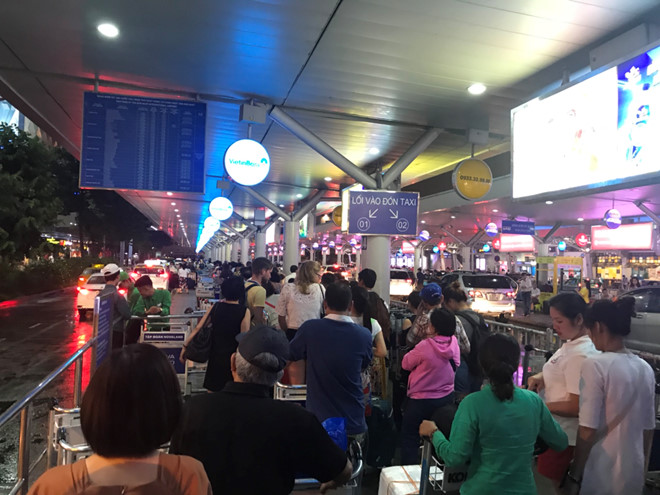 tphcm mua lon may bay phai luon nhieu vong moi ha canh duoc