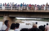 me giet con roi tu tu trong nha nghi