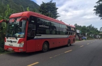 xe khach tong vao lan can danh cho nguoi di bo nhieu nguoi bi thuong