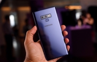 tren tay nhanh samsung galaxy note 9 khi s pen tro thanh mr can tro camera kep co them ai