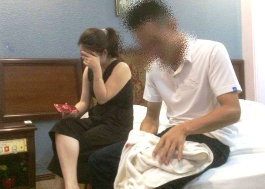 thuong uy csgt vao nha nghi voi co giao mam non bi canh cao chuyen cong tac