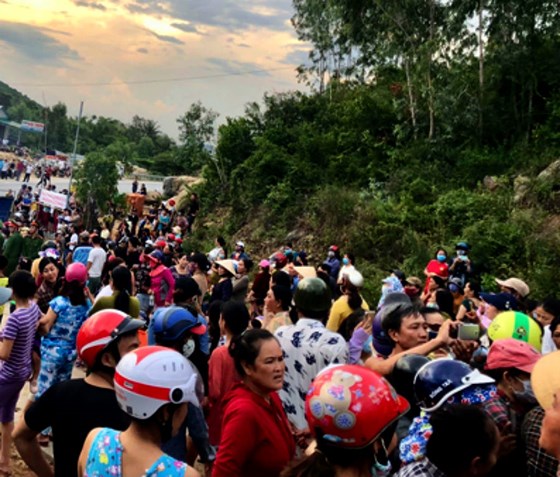 hop bao giai quyet vu dan chan xe rac vao nha may rac sa huynh