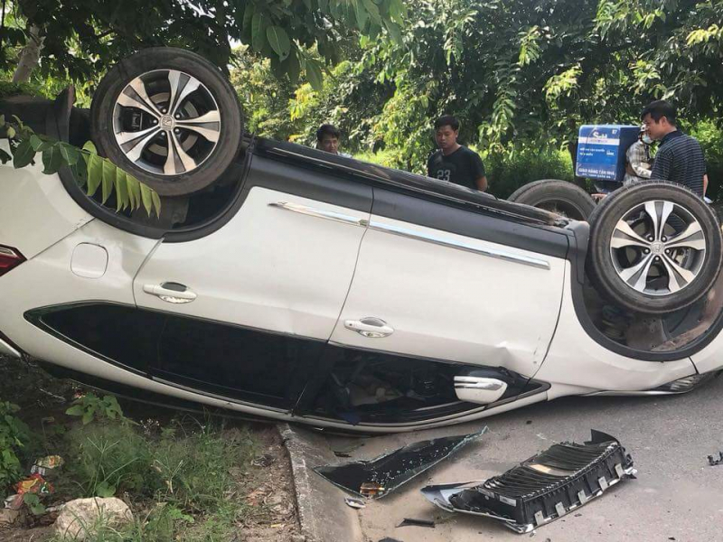 Tai nạn Rolls-Royce biển khủng và CRV: Báo giá sửa chữa 3 tỷ đồng! tai nan rolls royce bien khung va crv bao gia sua chua 3 ty dong