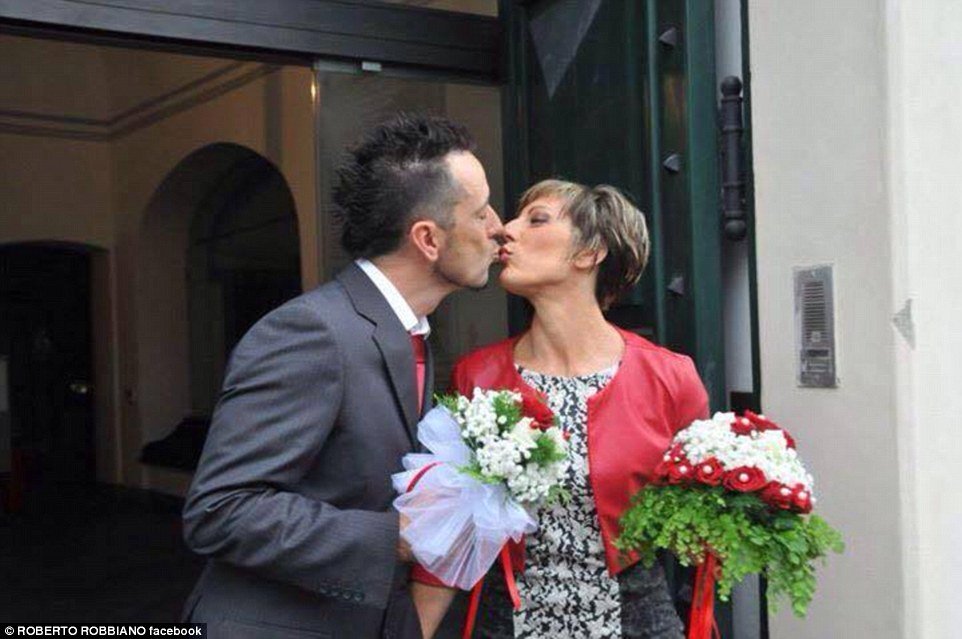 tham kich ca gia dinh thiet mang trong vu sap cau tai italia