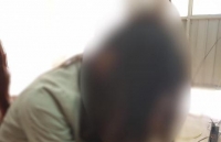 tu choi doi moi iphone x nu nhan vien bi khach hang dam vao mat