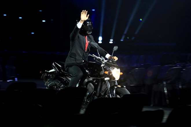 tranh cai viec tong thong indonesia lai moto o le khai mac asiad