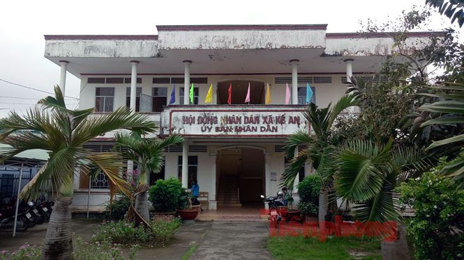 bi thu xa khai khong thanh tich cho cha ruot de huong che do