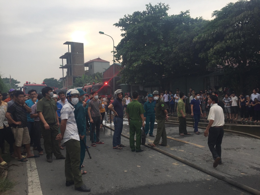 ha noi chay lon mot xuong son dau giap duong dai lo thang long