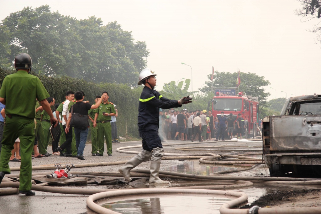 ha noi chay lon mot xuong son dau giap duong dai lo thang long