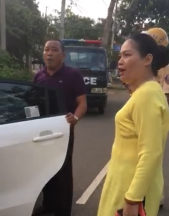 xac dinh ten tuoi dia chi nguoi phu nu lang ma csgt trong clip
