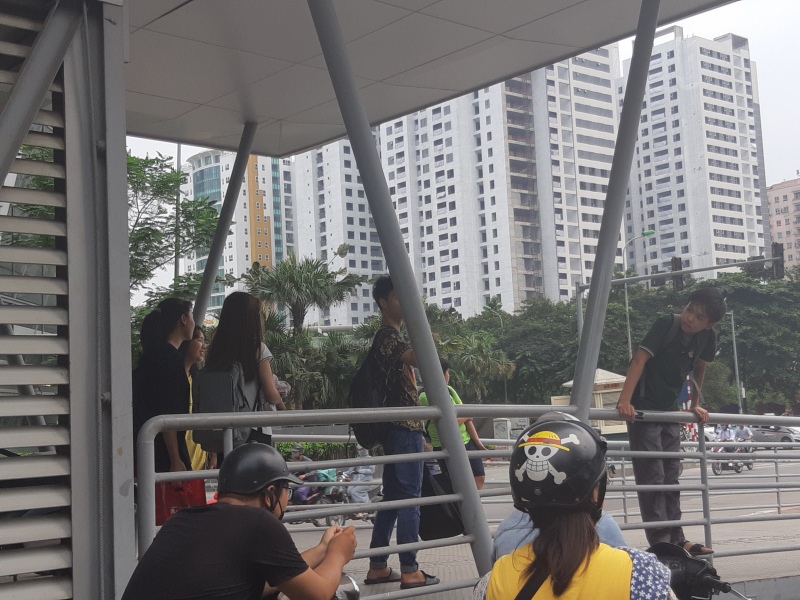 Ngã tư trọng điểm trục trặc đèn tín hiệu, hàng ngàn người chôn chân nga tu trong diem truc trac den tin hieu hang ngan nguoi chon chan