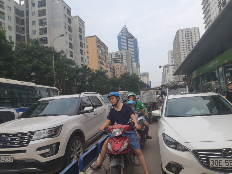 Ngã tư trọng điểm trục trặc đèn tín hiệu, hàng ngàn người chôn chân nga tu trong diem truc trac den tin hieu hang ngan nguoi chon chan