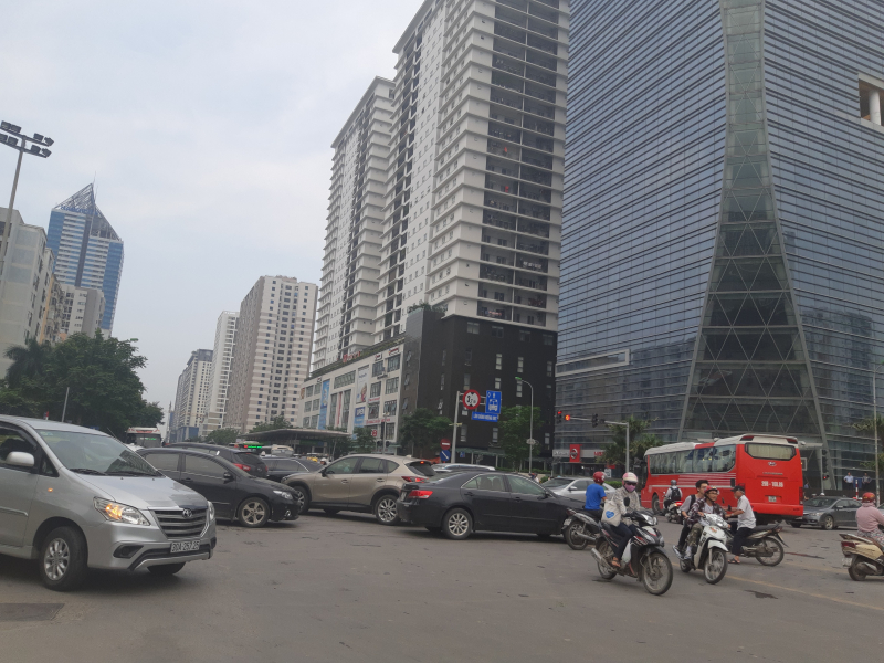 Ngã tư trọng điểm trục trặc đèn tín hiệu, hàng ngàn người chôn chân nga tu trong diem truc trac den tin hieu hang ngan nguoi chon chan
