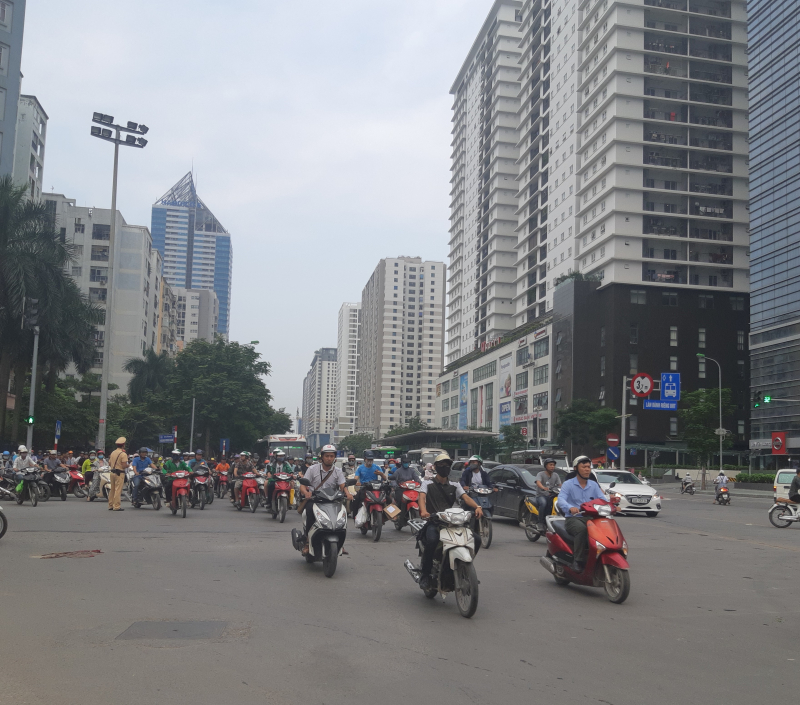 Ngã tư trọng điểm trục trặc đèn tín hiệu, hàng ngàn người chôn chân nga tu trong diem truc trac den tin hieu hang ngan nguoi chon chan