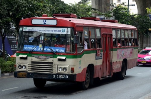 bat giu tai xe xe buyt ngao da cho 40 nguoi phong tren duong cao toc