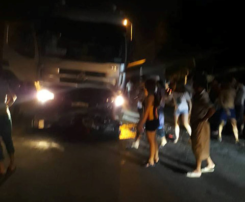 buc xuc vi tai xe tong chet nguoi roi bo tron khoi hien truong dan chan duong