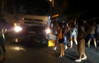 khoi to bi can doi voi tai xe xe tai cho dam go trong vu tai nan gay buc xuc nguoi dan