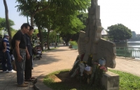 nguoi dan den vieng ghi gi trong so tang thuong nghi si john mccain
