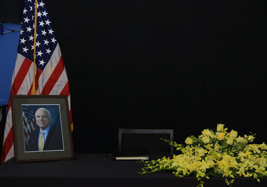 nguoi dan den vieng ghi gi trong so tang thuong nghi si john mccain