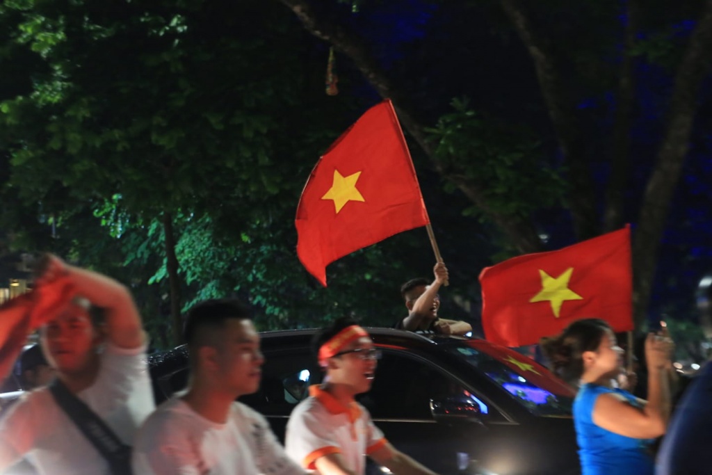 nguoi ham mo do ra duong an mung ky tich cua olympic viet nam