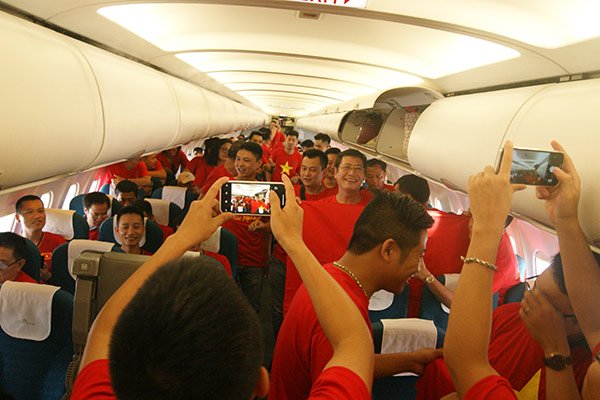 u23 viet nam da ban ket may bay dua don co dong vien ca ngay