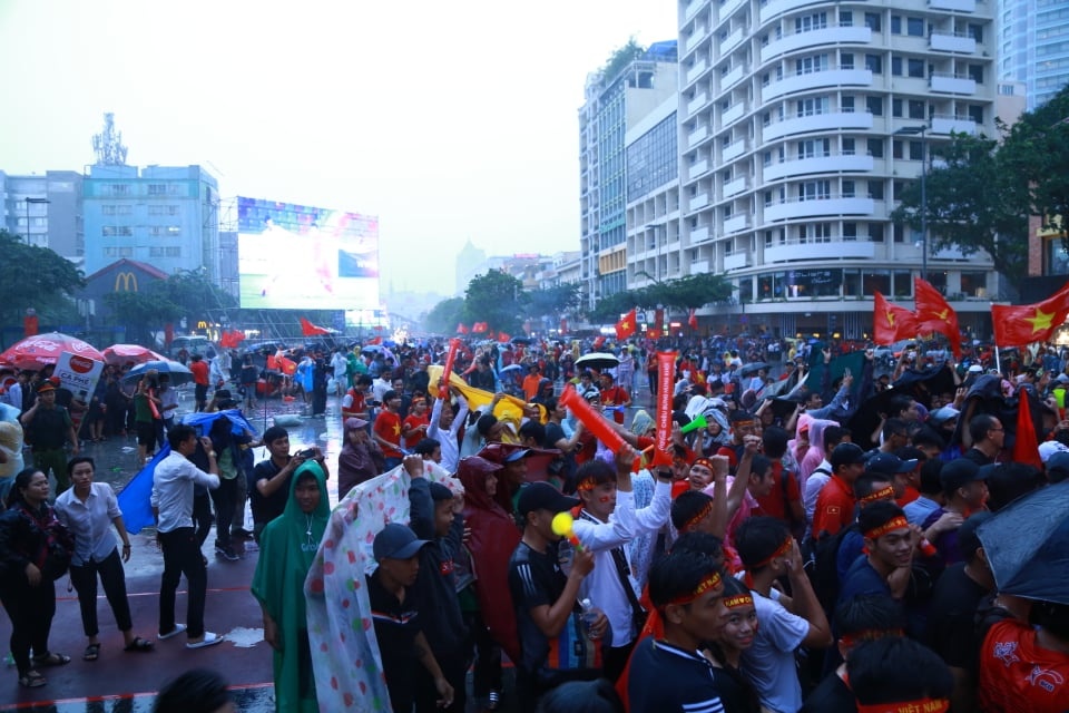live nhung ve mat that than lo lang cua co dong vien lo lang khi viet nam bi dan truoc 2 0