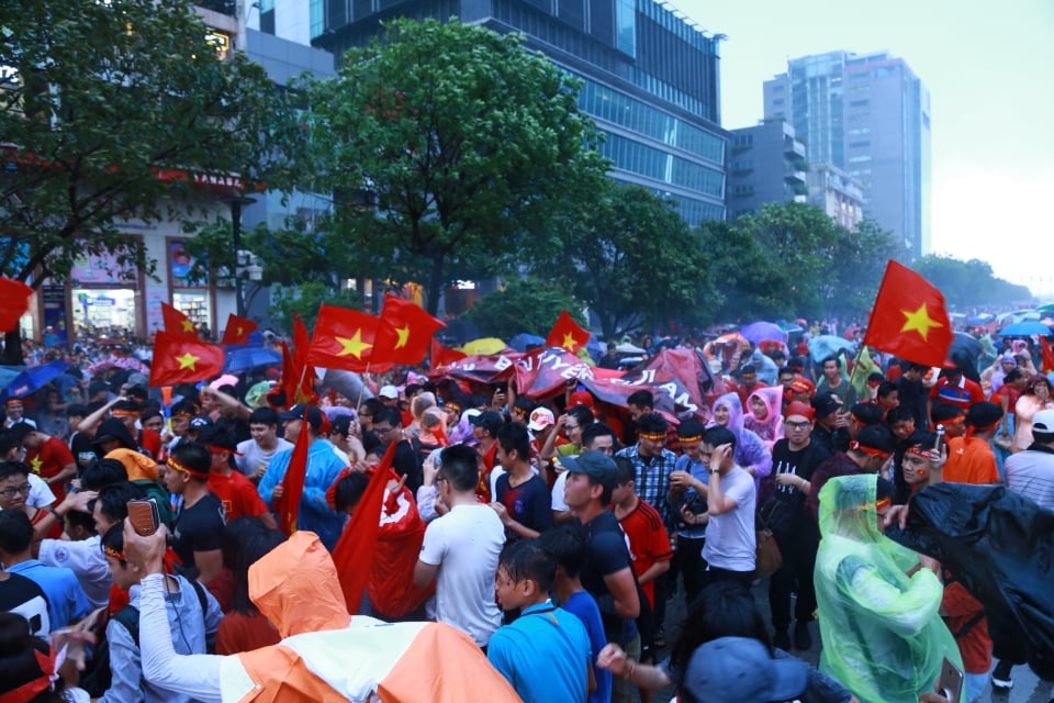 live nhung ve mat that than lo lang cua co dong vien lo lang khi viet nam bi dan truoc 2 0