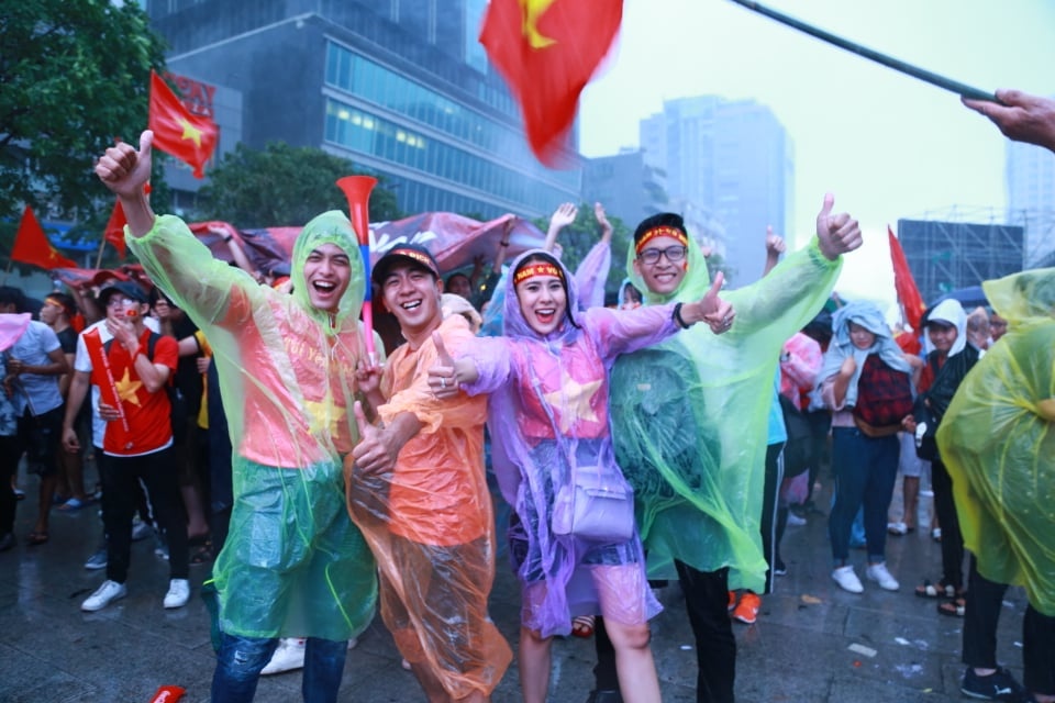 live nhung ve mat that than lo lang cua co dong vien lo lang khi viet nam bi dan truoc 2 0