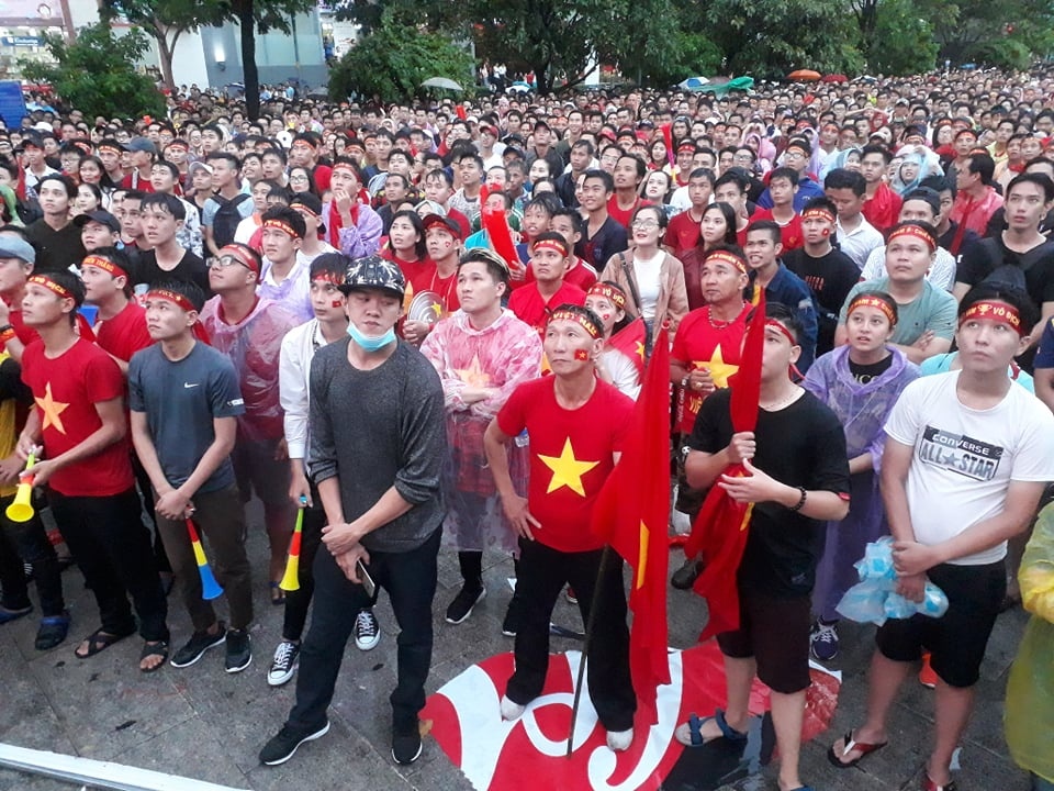 live khong khi da tram lang di doi chut sau khi u23 han quoc co ban thang thu 3 vao luoi u23 viet nam