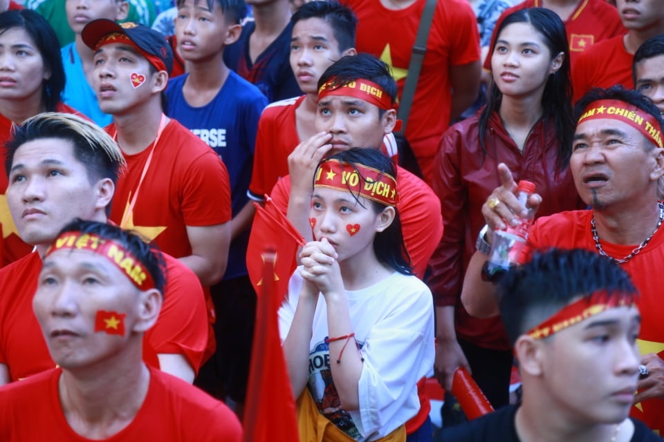 live khong khi da tram lang di doi chut sau khi u23 han quoc co ban thang thu 3 vao luoi u23 viet nam